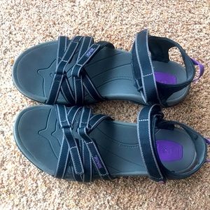 Teva woman’s sandals size 11 Black grey worn a few times great condition